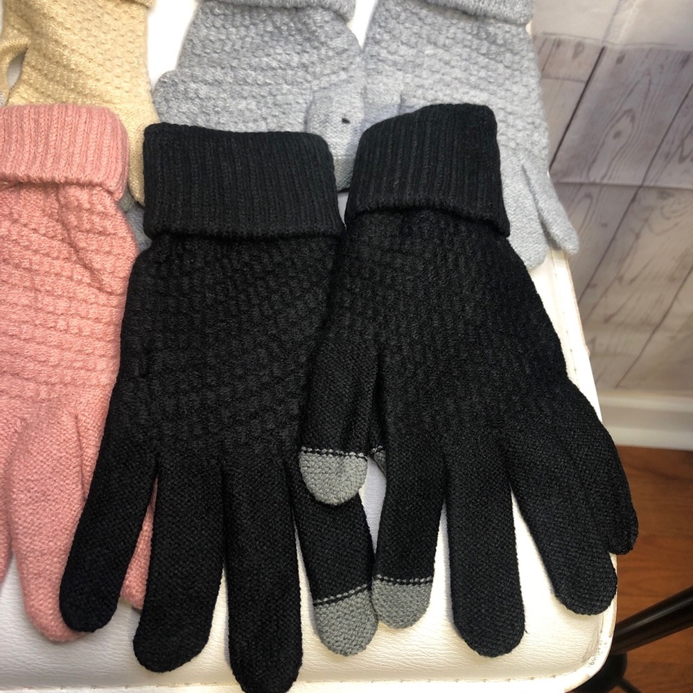 Pink Knit Touchscreen Gloves - Picture 5 of 7